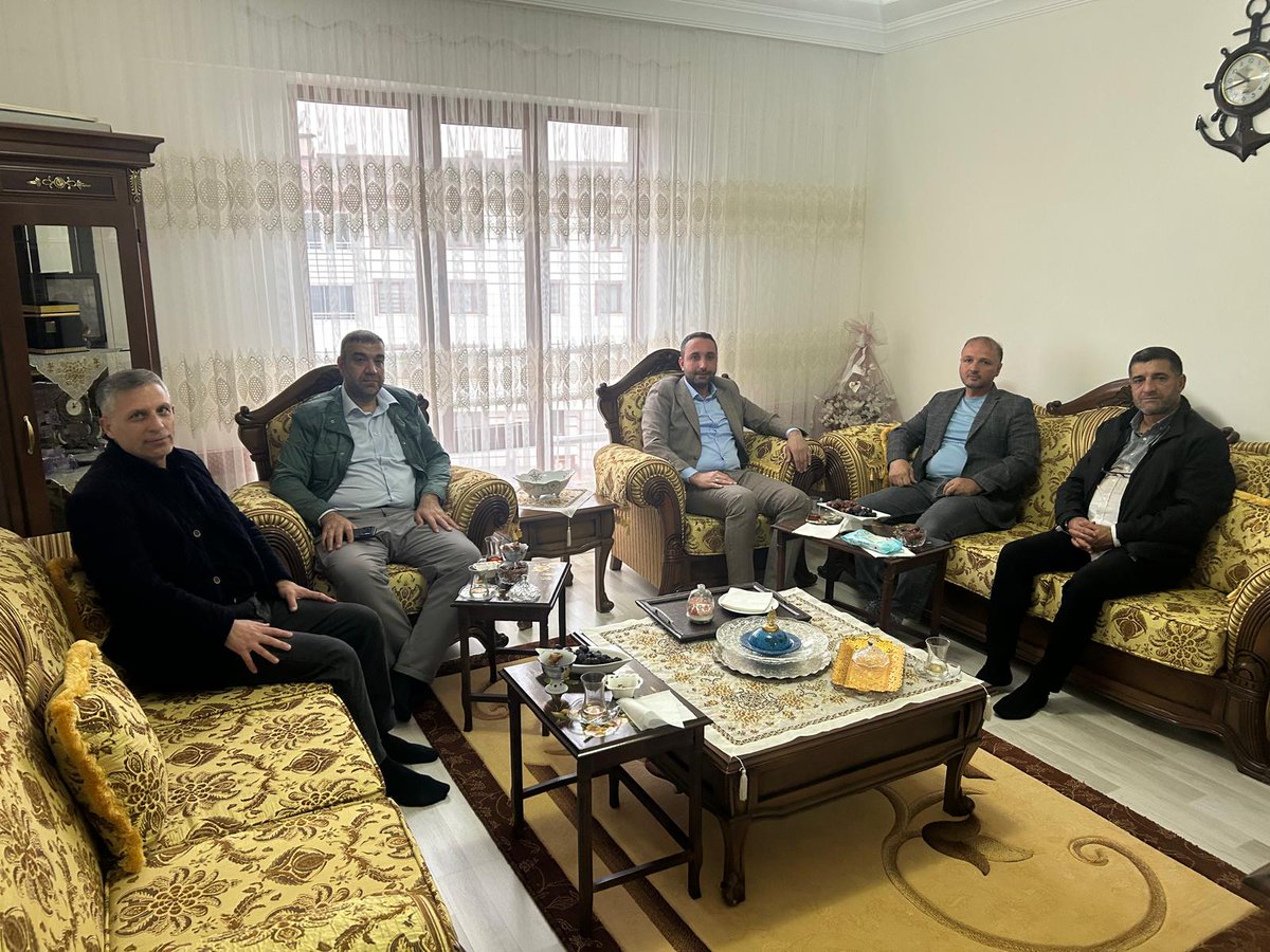 Şube Başkanımız, iş yeri temsilcilerimizle birlikte umre ibadetlerini tamamlayarak dönen kıymetli üyelerimiz Hüseyin Budak Gıyaseddin Demir ve Ömer Buytozu hanelerinde ziyaret etti

Kutsal toprakların bereketi zemzemin serinliği ve hurmaların tatlılığıyla gönüllerimiz huzur buldu