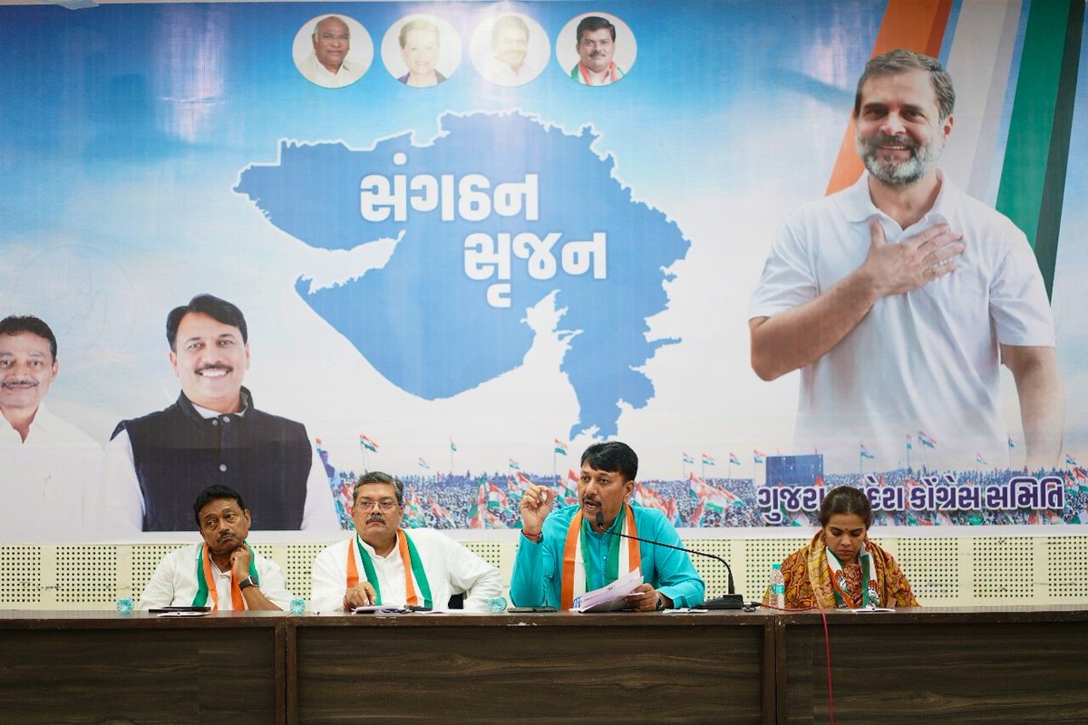 AmitChavdaINC's tweet image. પ્રદેશ કોંગ્રેસ કાર્યાલય ખાતે આજરોજ શહેર, જિલ્લા, બ્લોક, નગરપાલિકા અને વોર્ડ પ્રમુખોની બેઠક કરી. અને સાથે બેઠક દરમિયાન ગ્રાઉન્ડ સ્તરે સંગઠનને વધુ મજબૂત બનાવવા માટે ચર્ચા કરી તેમજ યુવા નેતાઓ સાથે વાત કરી.
@INCGujarat @INCIndia @MukulWasnik