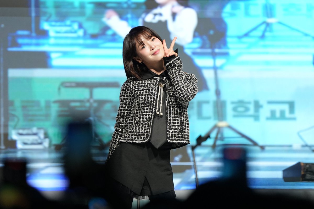 altaria337's tweet photo. 251111 목포해양대 해성대동제
역시 옴걸 재간둥이 씅이
#OHMYGIRL #오마이걸 #SEUNGHEE #승희 https://t.co/mNOyb0zYZv
