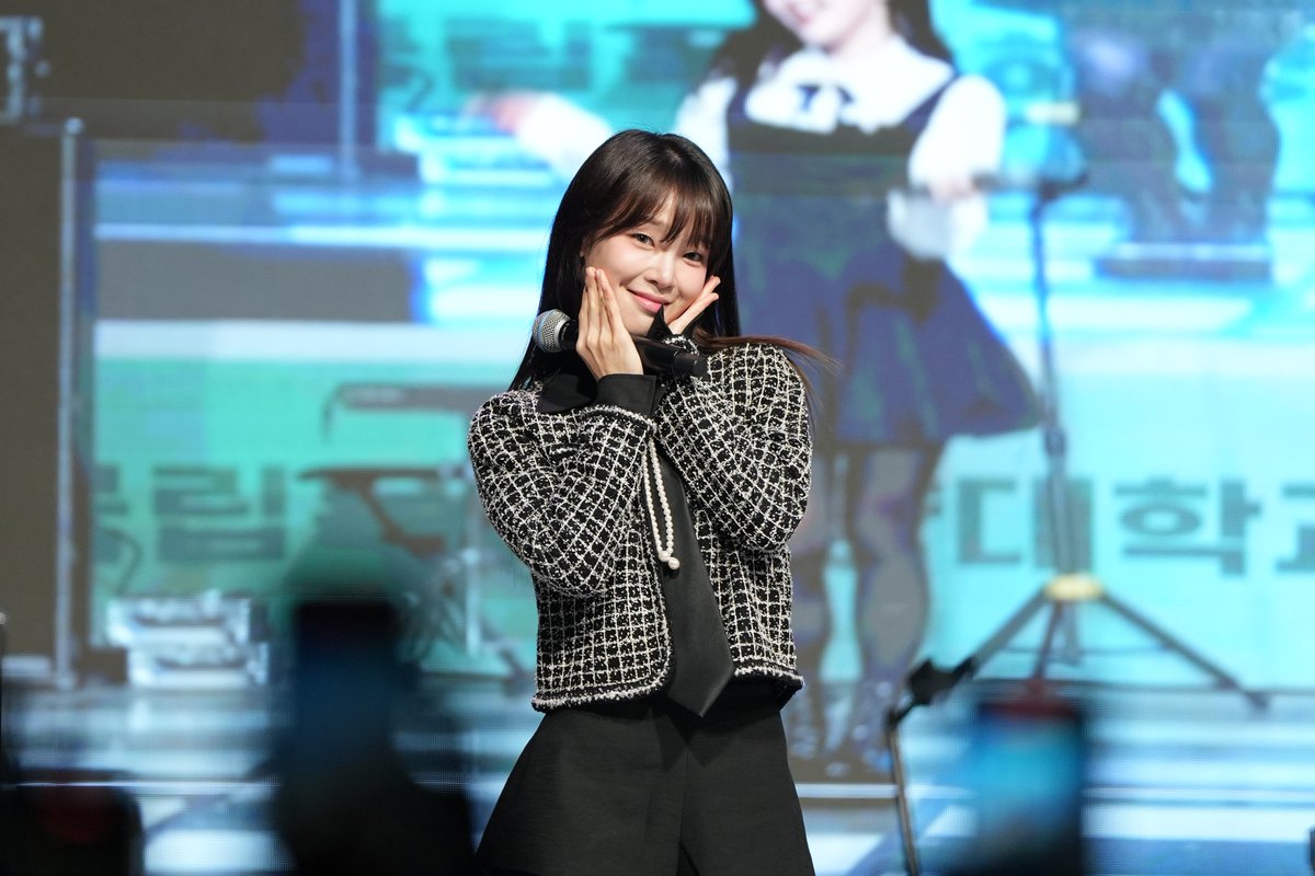 altaria337's tweet photo. 251111 목포해양대 해성대동제
역시 옴걸 재간둥이 씅이
#OHMYGIRL #오마이걸 #SEUNGHEE #승희 https://t.co/mNOyb0zYZv
