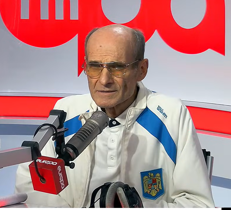 MaximStefan4's tweet image. dau oricat pe bluza asta de trening #CTP #FashionWeek