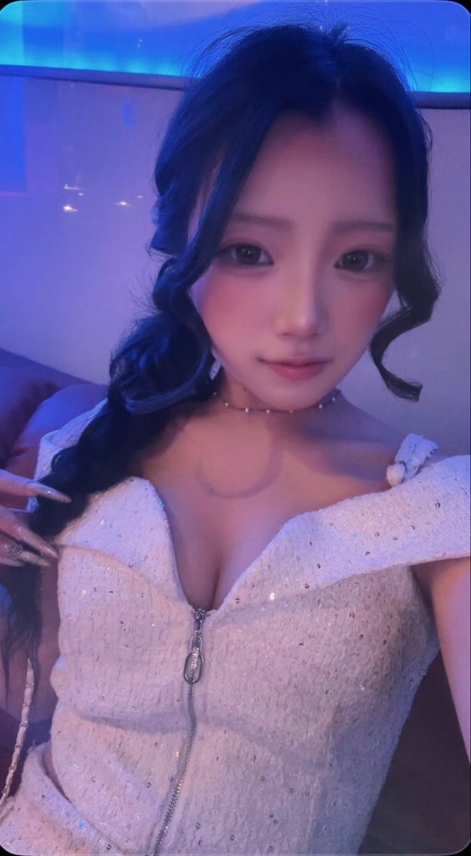 DeepPub47690's tweet photo. 🌟キャスト紹介🌟

��日ご紹介する女の子は当店のパワフルガールみやびさんです✨✨

誕生日11月27日💫

趣味はお酒を飲むこと🍷スポーツ！🏃‍♀️

性格は本人も認めるほどうるさいキャラらしいです笑

彼女と一緒にいたら楽しいこと間違いなし！😎

#立川
#キャバクラ
#ディープス
#キャスト https://t.co/7QGABG8B4P