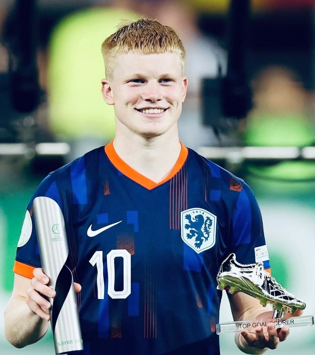 🗣️🚨 Ronald Koeman: "I have to be careful with what I say, but I coached Pedri at Barcelona and I see a lot of similarities in Kees Smith.

"The changes of direction, the use of both feet, the game vision... these are things I observed in Pedri back then.

"If he reaches half of