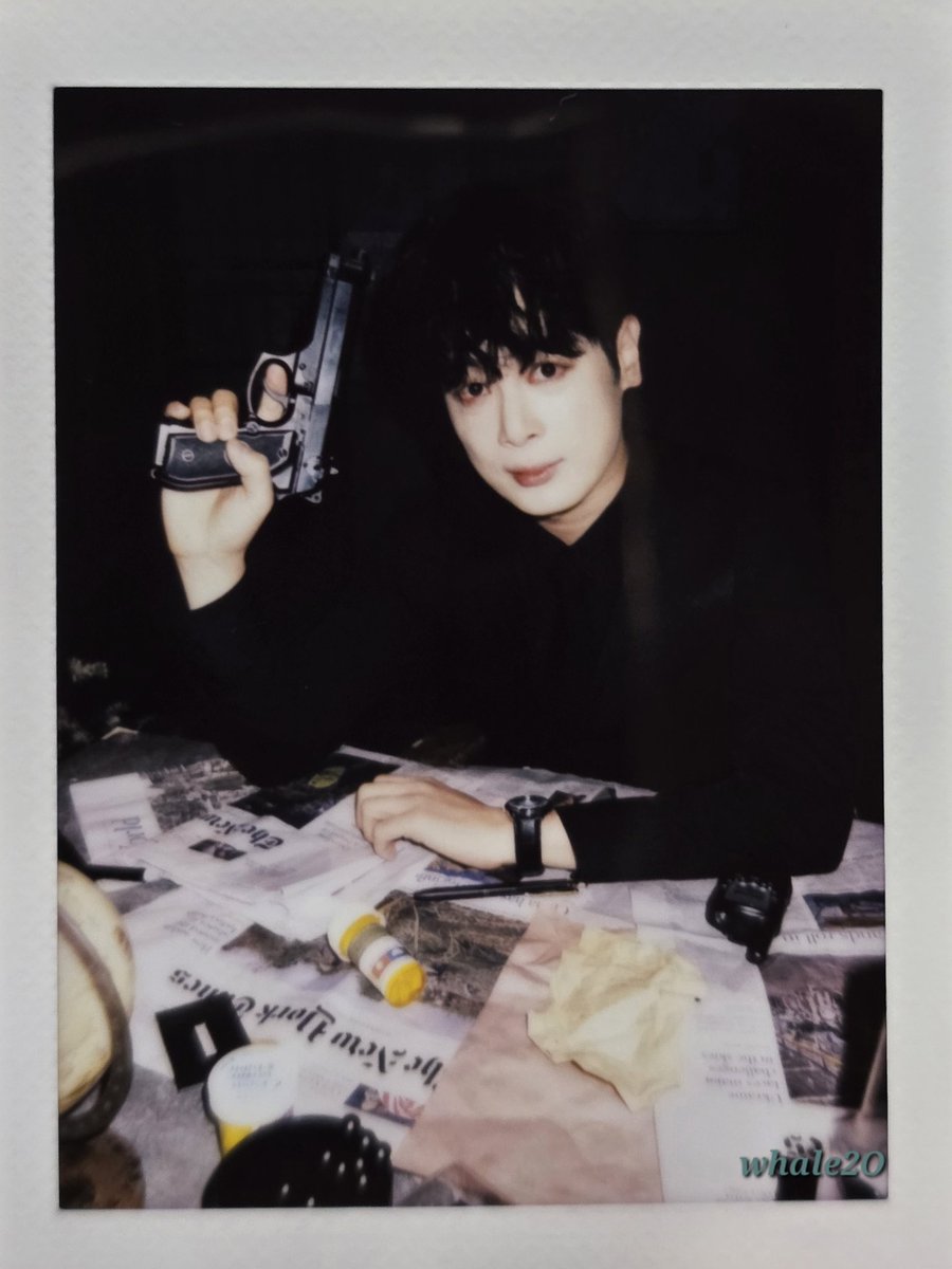 #죽어_마땅한_자에게_폴라를 
#정말_죽여주는_폴라야
#유갓어_폴라데이_투데이
#여기는_보더라인_코드네임_재관폴라
#이미_찾았지_여기_내_폴라

보더라인 소속 전설의 킬러, 코드네임 준