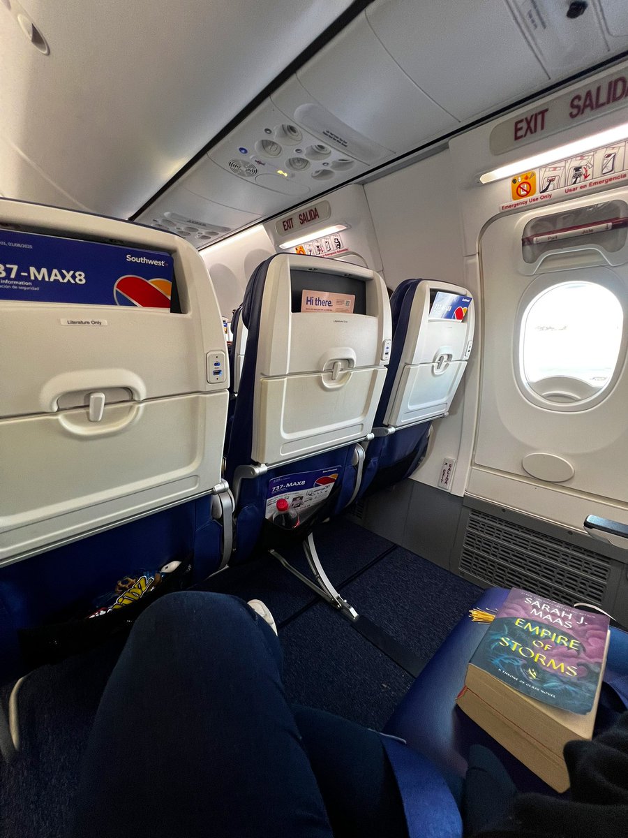 yelly2595's tweet image. #AnotherFlight #Whoops #WasntEvenHomeForADay #Lolz #KBye