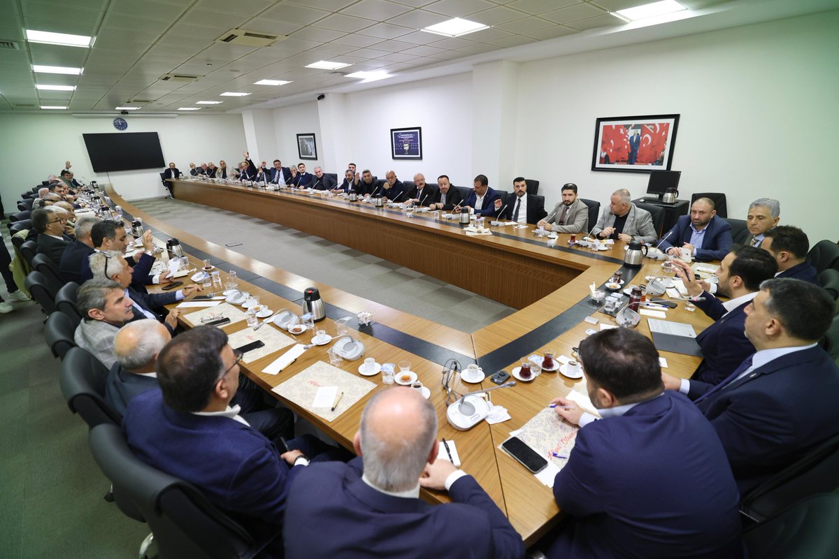 akpartiistanbul's tweet photo. İstanbul’daki amatör spor kulüpleriyle bir araya gelen İl Başkanımız Abdullah Özdemir, genç sporculara yönelik akademik destek çalışmalarının önemine dikkat çekti. https://t.co/4fXp0hQBx8
