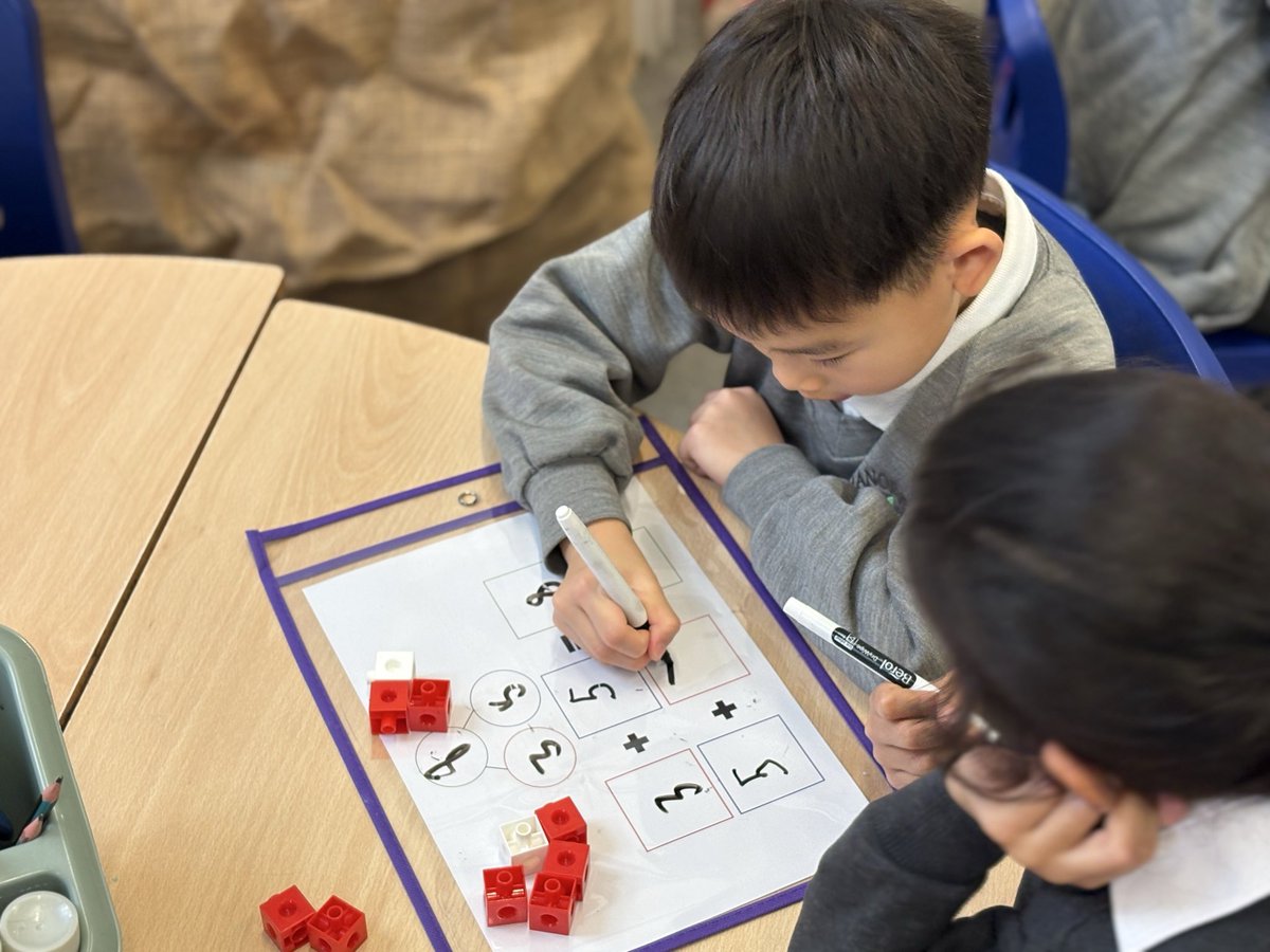 ManorParkSchSM1's tweet image. 🔢 Year 1 Maths Whizzes! 🧠 We're rocking fact families! Using our part-part-whole diagrams and cubes, we wrote addition and subtraction sentences within 10. Great work exploring number relationships!✍️ #Maths #Year1 #FactFamilies. @LEO_maths #WeAreLEO