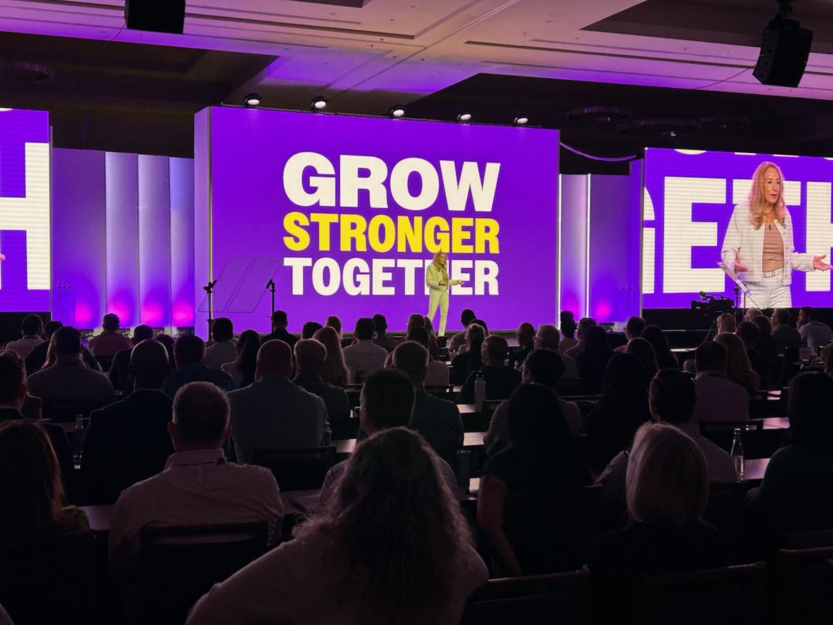 pffranchisee's tweet image. During the @PlanetFitness Club Support Center&apos;s Huddle, @LynneBrick , co-founder and owner of Ohana Growth Partners and a member of the IFC Government Relations Committee, had the honor of introducing Planet Fitness CEO Colleen Keating. #pfifc #pfhuddle
