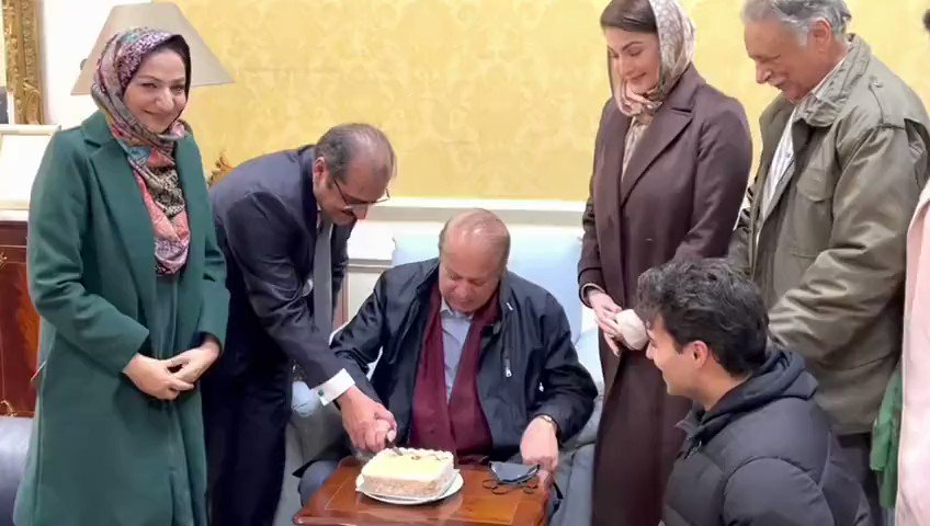 ہم کیک  تو نہیں کاٹیں گے لیکن جب جب کوئی شریف خاندان اور انکے قریبی اس دنیا سے رخصت ہونگے ہم یہ تصویر شیئر کریں گے 
#ایسے_دستور_کو_میں_نہیں_مانتا