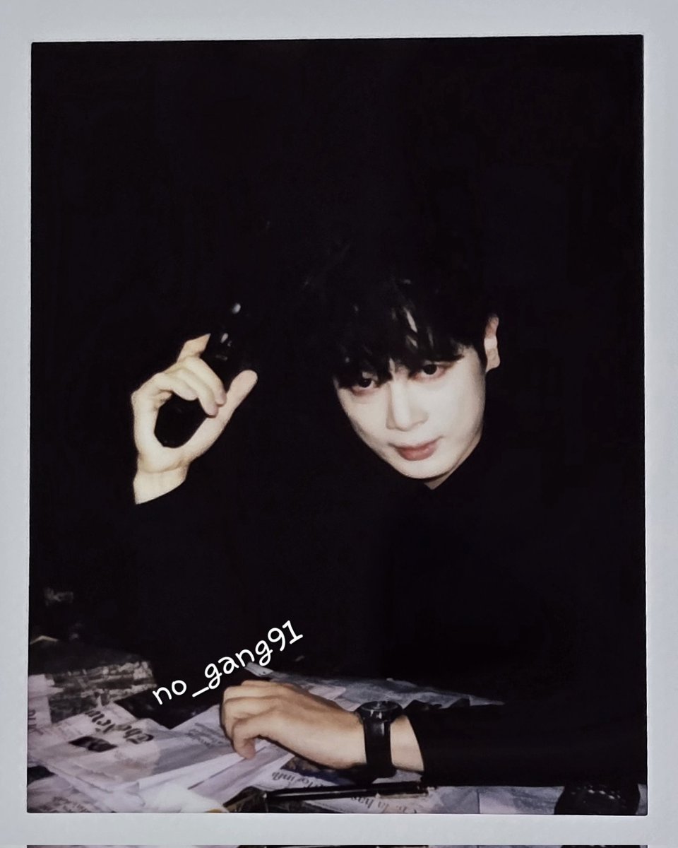 #죽어_마땅한_자에게_폴라를 
#정말_죽여주는_폴라야
#유갓어_폴라데이_투데이
귀찮으니까 한꺼번에 덤벼🖤🔫
어이,신입!! 봤냐?!