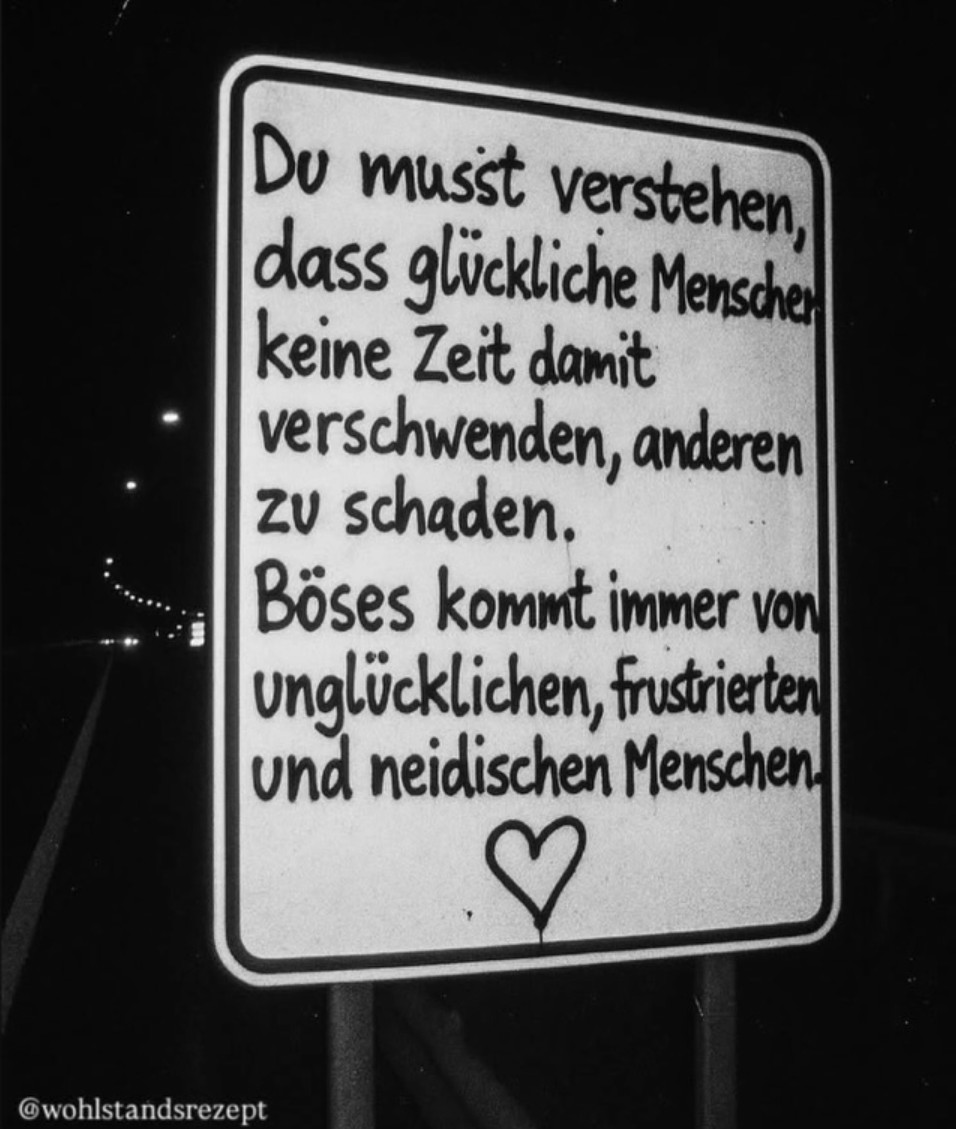 An die Leute, die immer mies und gehässig unter Tweets kommentieren. Und das, obwohl man vorher noch nie miteinander interagiert hat. Und oftmals noch nicht mal gemeinsame Follower hat (Gott sei Dank!): Fühlt euch vom letzten Satz ruhig angesprochen! ♡
