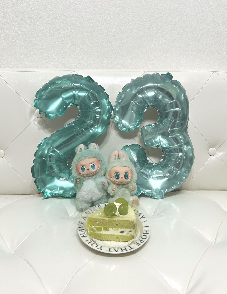 aji_db81's tweet photo. 当日は緑ラブブちゃん達とケーキ食べました〜今からあじくんがあげてくれたTikTok見ながら寝落ちします😪 https://t.co/UAujDok5qT