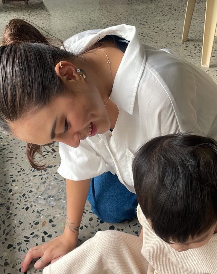 shonimers's tweet image. a #mikbrent au wherein... 

lesyel brent accidentally bumped into a lost little boy in a parking lot. the kid was nonchalantly leaning on a white alphard few blocks away from his car. he wasn&apos;t crying, doesn&apos;t even look scared, but lesyel couldn&apos;t resist his concern so he stepped…