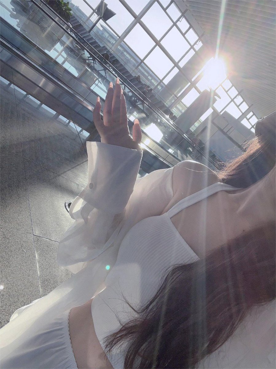 _Isabelle_o's tweet image. Chasing sunlight and good vibes 🌞✨