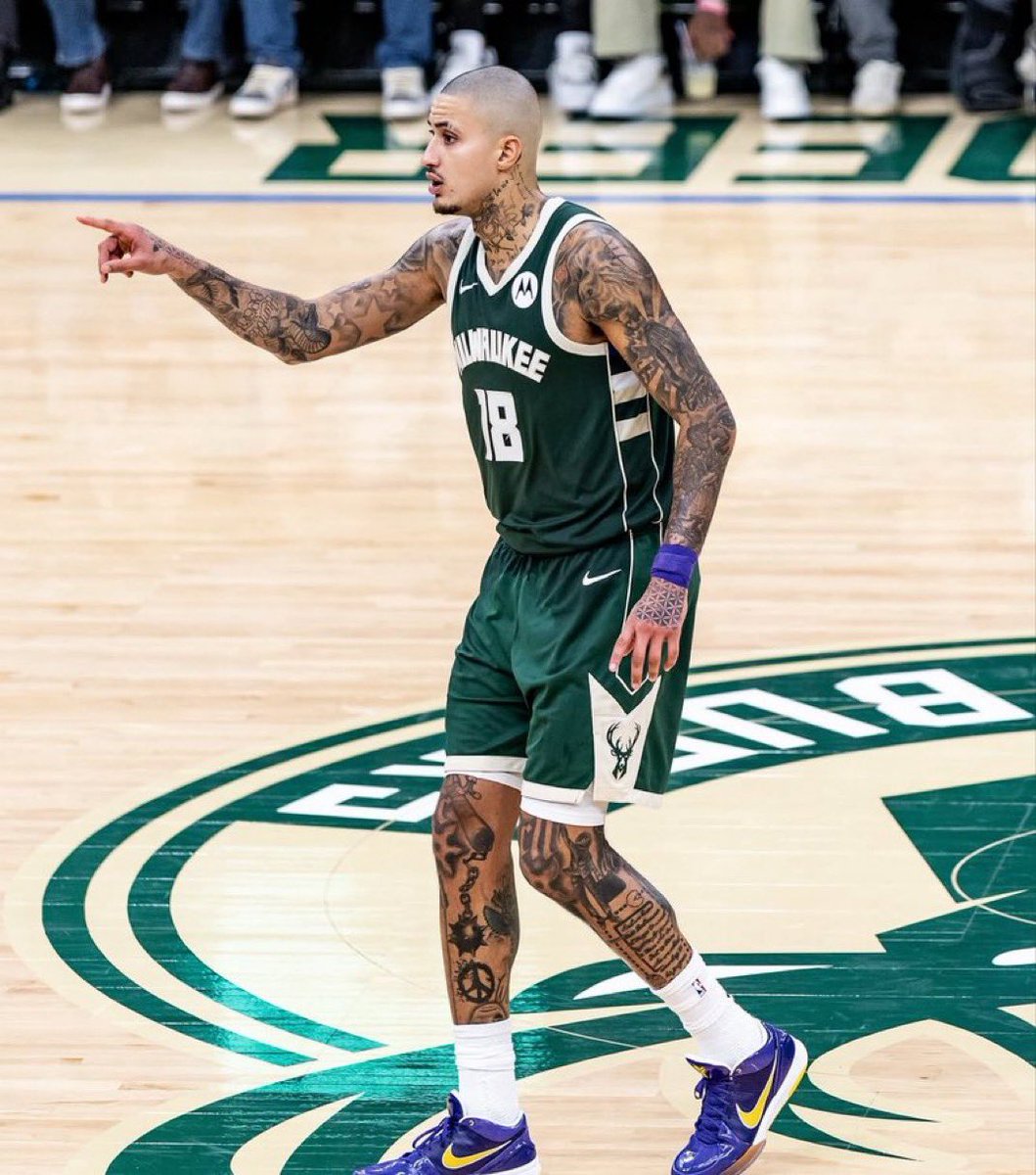 Bucks Lead tweet media