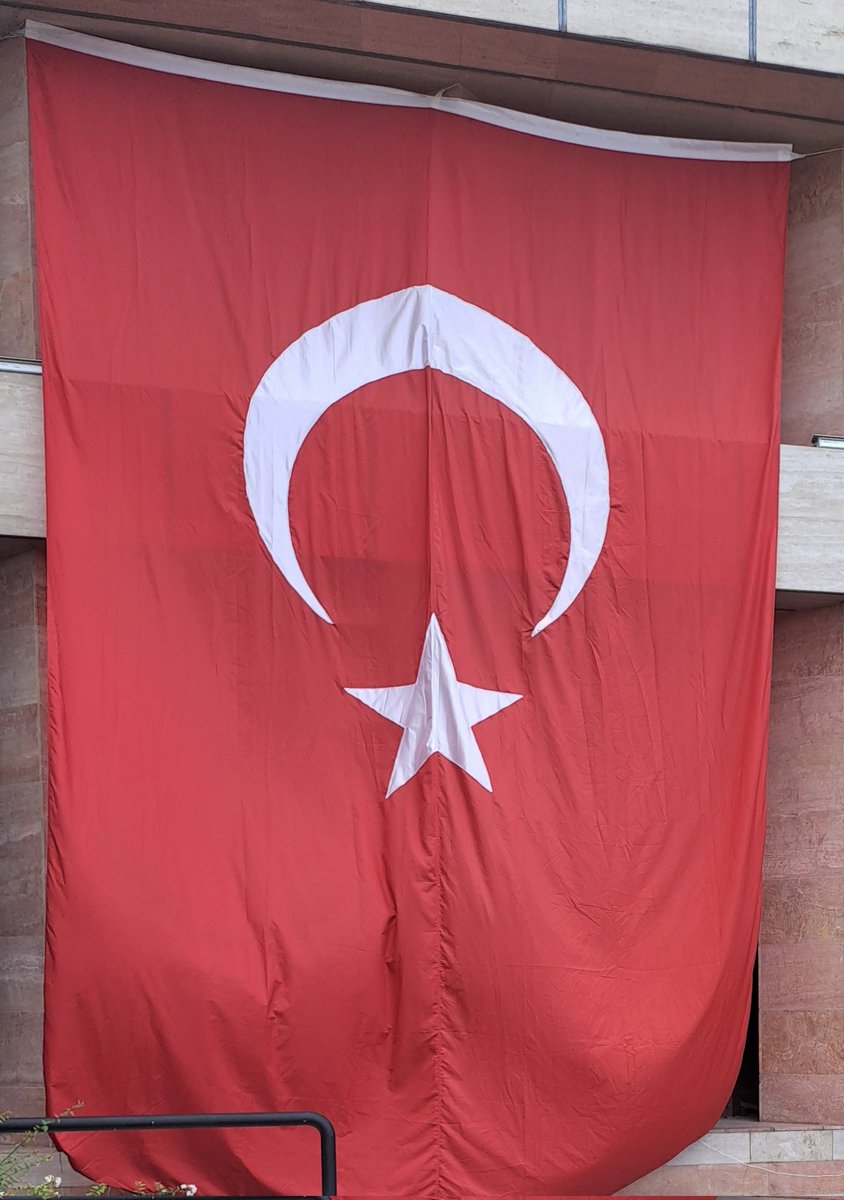 Aziz şehidlerimize Allah'dan rahmet diliyorum. 
Başımız sağolsun.