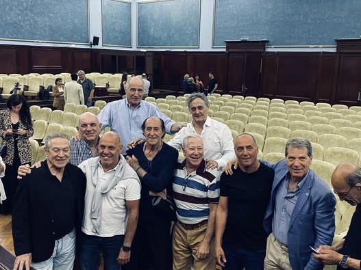 raulbarcelook's tweet image. Qué linda banda nos encontramos en el homenaje a Heriberto Pronello en la UBA! Coco Fortunato, Tito Pérez, Gustavo Der Ohanessian, Toto Etchegaray, Tito Vitelli, yo, Juan C. Giachino, Tavo Verna y Fernando Croceri... mamita!! Menos mal que no había policía! Hermosa reunión!!