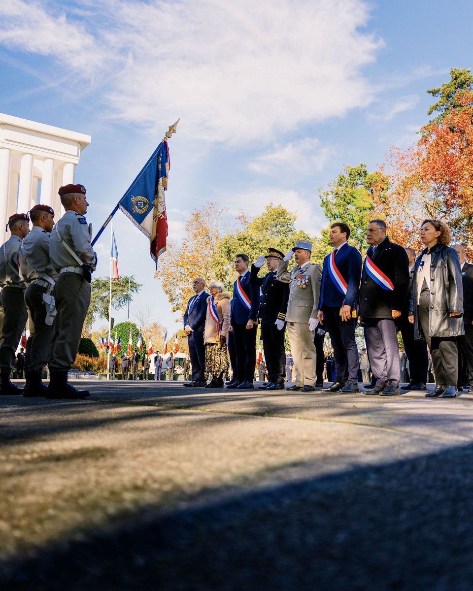🎖️ Le 11 novembre 1918, la Première Guerre mondiale prenait fin.
Chaque année, la France rend hommage à ceux qui sont tombés pour la Nation.

Cette année, le #17RGP a commémoré l’armistice sur le cours Foucault à Montauban, aux côtés des autorités et des habitants.

#11novembre