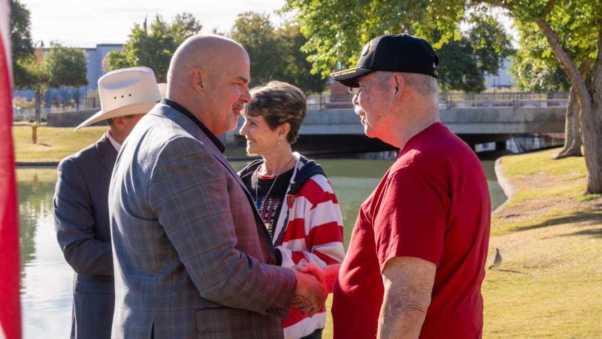 MayorPeoriaAZ's tweet image. On this Veterans Day we remember and honor the brave men and women, past and present, who serve our great nation. Let us never forget their courage and sacrifice.