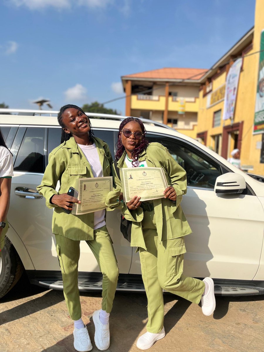 hardeyhola_'s tweet image. Because one post wasn’t enough to fit all the smiles. 😄💚
Cheers to the moments, the friendships, and the memories that made service year unforgettable!