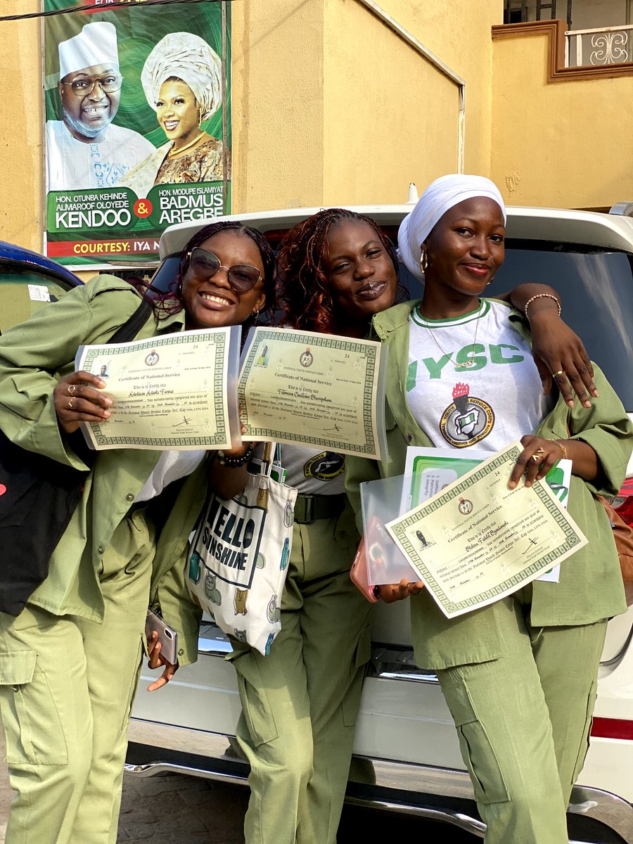 hardeyhola_'s tweet image. Because one post wasn’t enough to fit all the smiles. 😄💚
Cheers to the moments, the friendships, and the memories that made service year unforgettable!