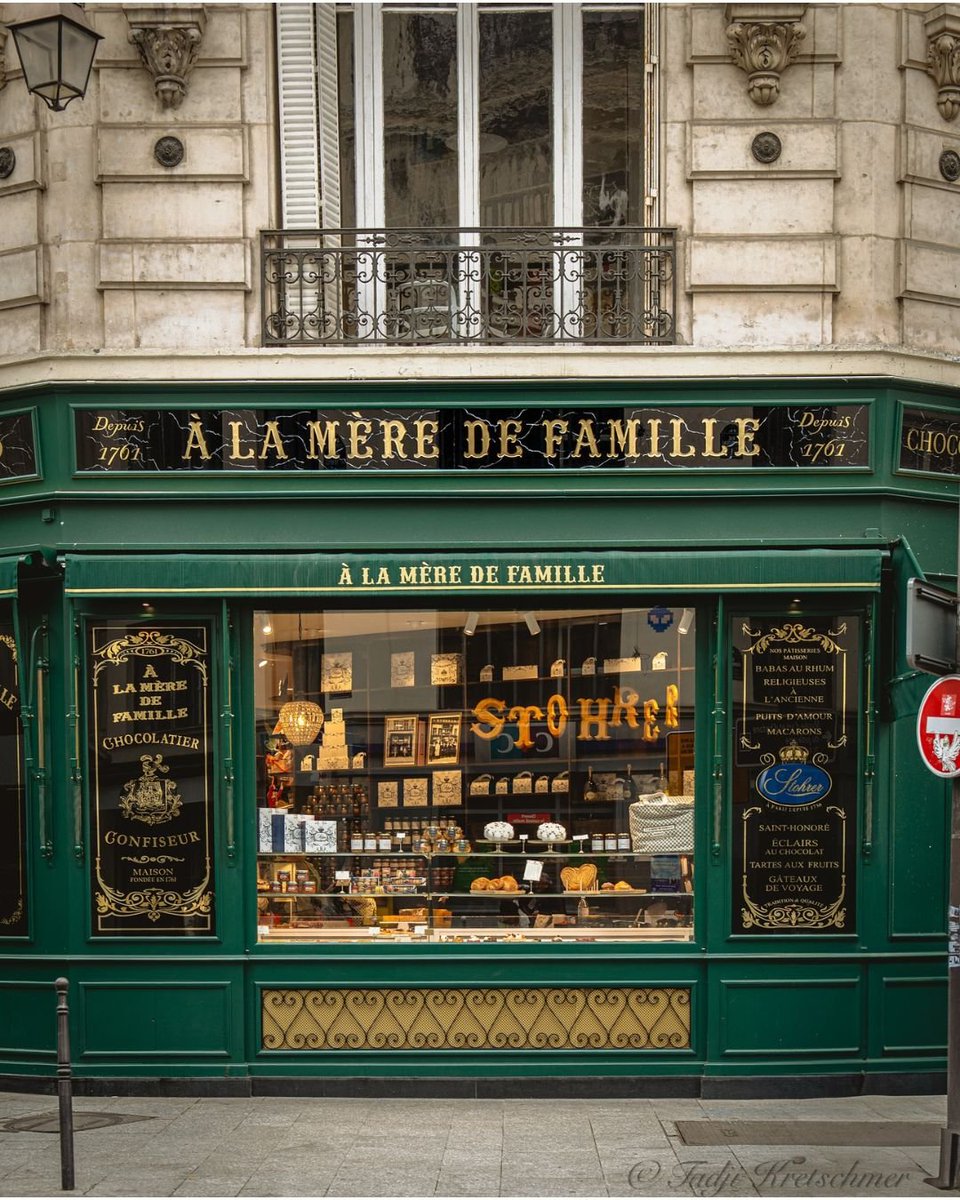 Parisian Aesthetics tweet media