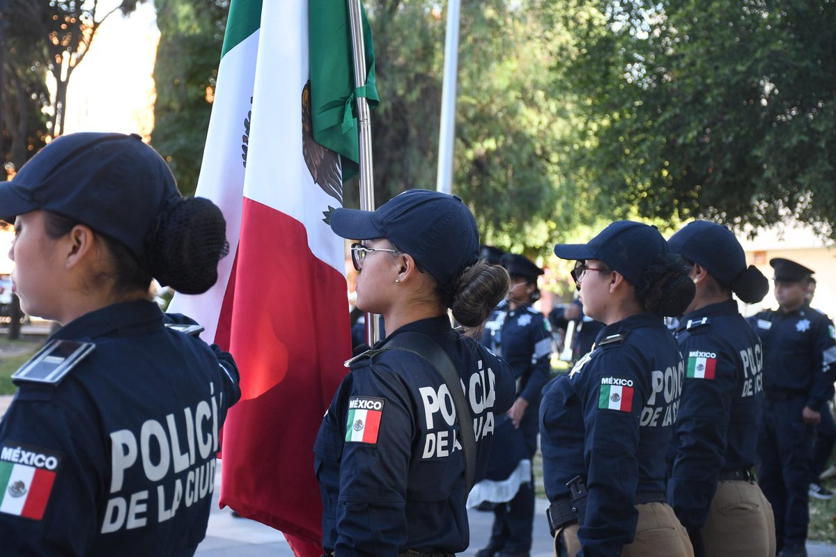 Hoy participamos con gran orgullo en la ceremonia conmemorativa por el natalicio de Carmen Serdán Alatriste, una mujer valiente y decisiva en el inicio de la Revolución Mexicana. 🇲🇽

Su ejemplo nos inspira a seguir construyendo una mejor #Puebla, donde el bienestar y la justicia