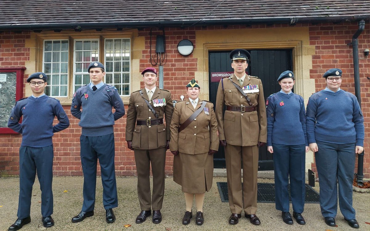 BromsSchool's tweet image. Cadets represented Bromsgrove School at the Remembrance Service in the town this morning. They were also present at the School&apos;s Remembrance Sunday service and were part of the flag party at our flagpole ceremony held at 11am today. 

#RemembranceDay #LocalCommunity