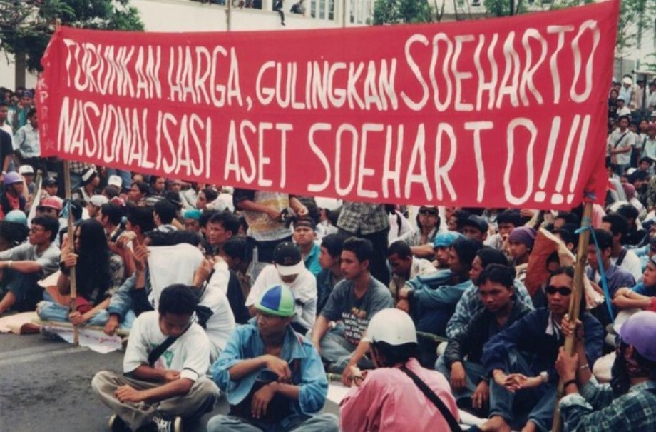 Hanya Negara Tolol yang menjadikan Pahlawan Nasional seorang pemimpin yang diturunkan rakyat..