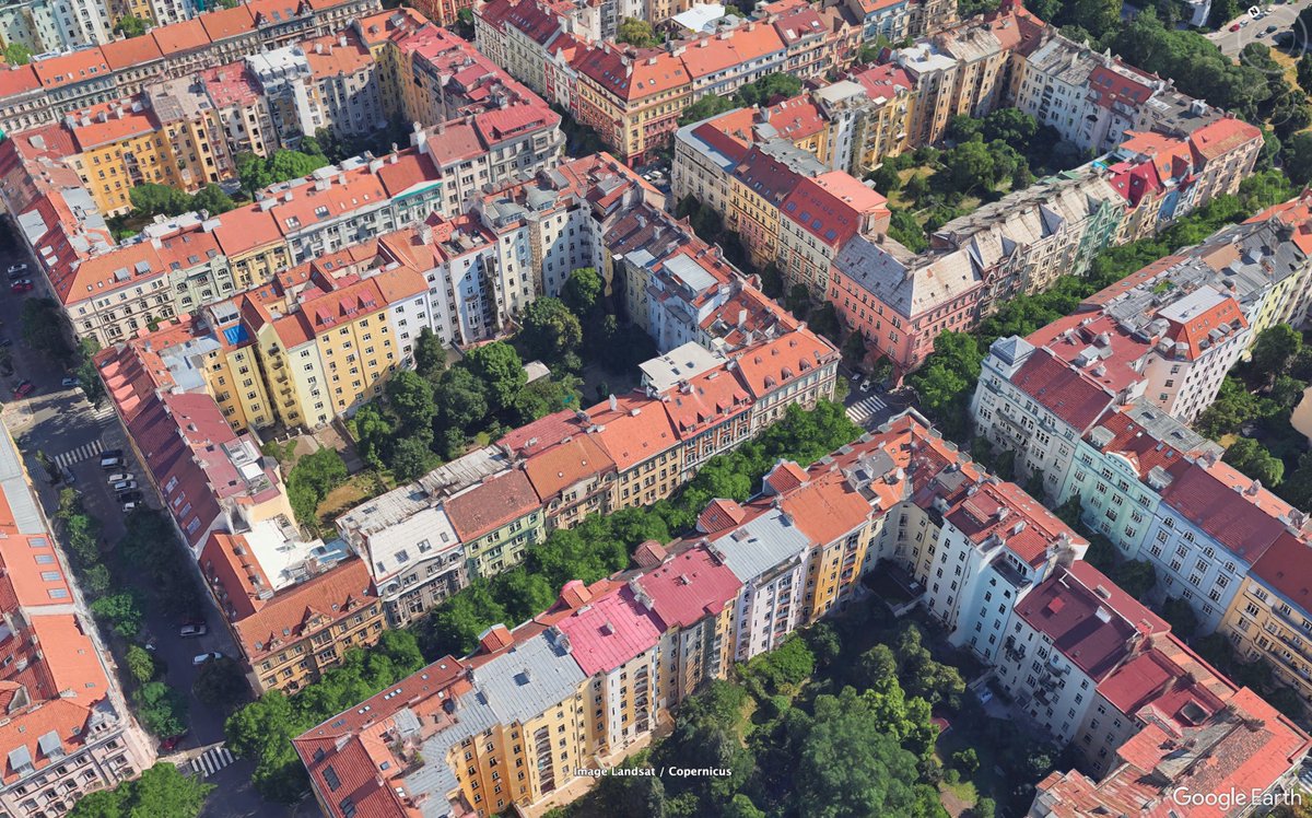 UrbanCourtyard's tweet image. 4 blocks to a store is NOT urban convenience. Americans are so abused by horrible American urbanism that they don&apos;t even know what urban convenience looks like. 
Americans should demand (because we deserve) dense, green, amenity-rich neighborhoods where there is commercial…