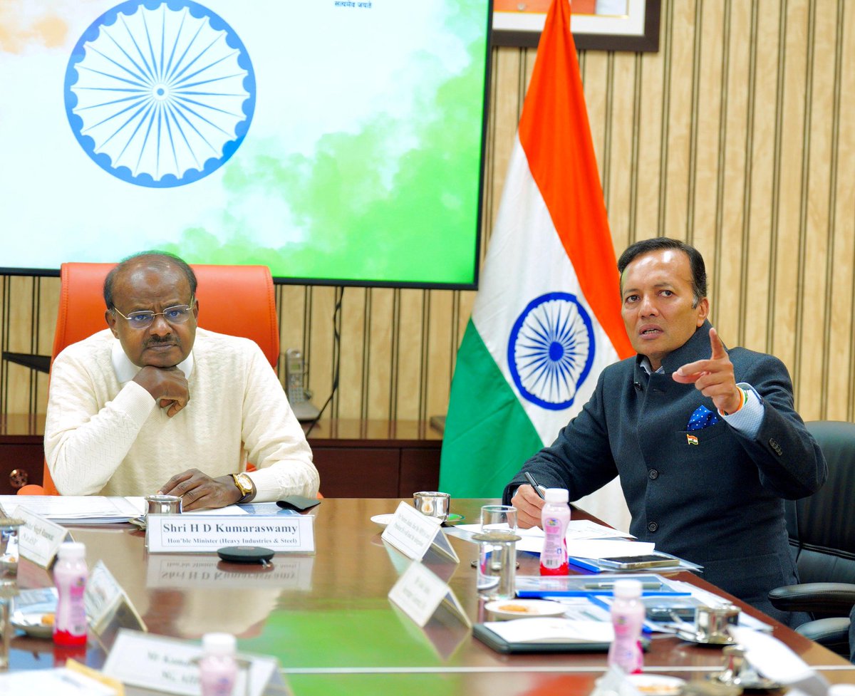 hd_kumaraswamy's tweet photo. Held a constructive meeting with members of the Indian Steel Association today. Heard their key concerns and suggestions in detail, and discussed how we can further strengthen the ecosystem for India’s steel sector.

Deliberations were held on issues related to steel imports and exports, and the need for appropriate safeguards to protect domestic industry while supporting global competitiveness.

Reaffirmed the Ministry’s commitment to enabling growth, competitiveness, and innovation across the sector.
#SteelIndia 
@SteelMinIndia @steel_indian