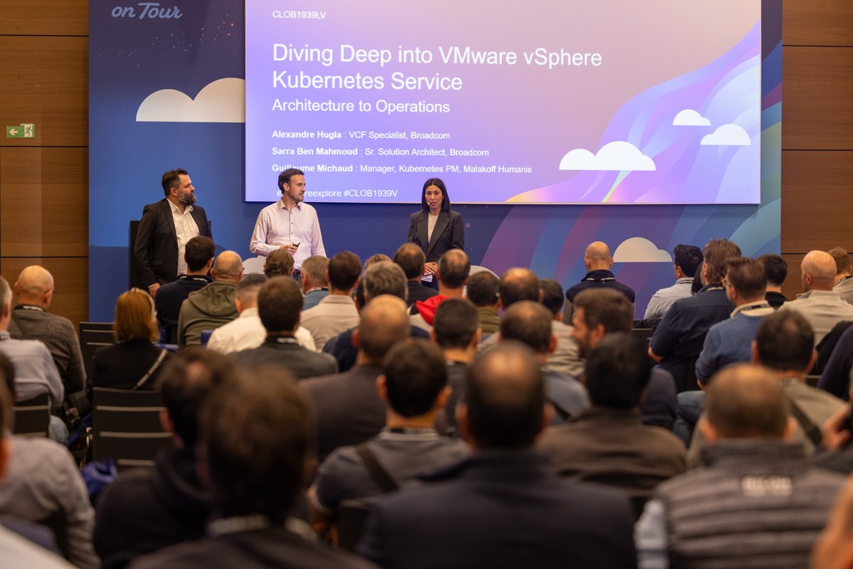 VMwareExplore's tweet image. #VMwareExplore on Tour in Paris carried forward the global momentum as another sold out event. 🇫🇷 IT peers gathered to connect and dive into hybrid cloud innovation, from vSphere with Tanzu to infrastructure modernization and beyond. ☁️