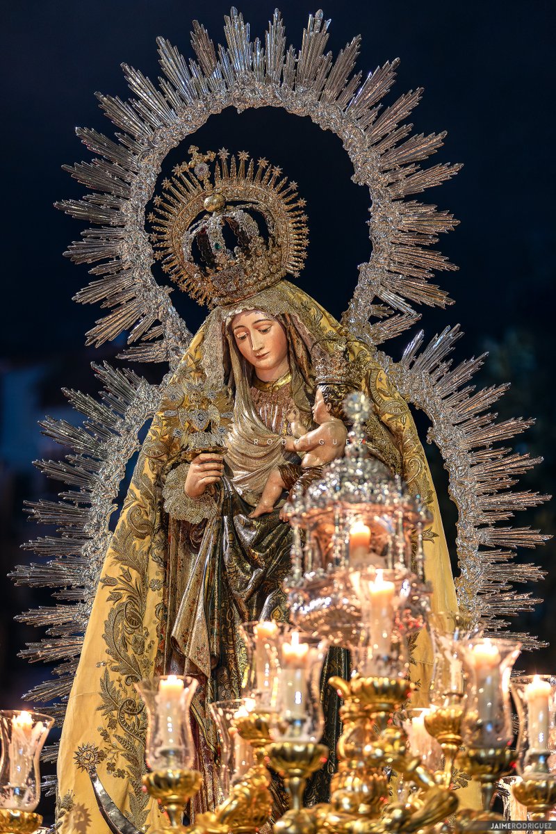 jaimerfz's tweet photo. Un año más bajo tu Amparo
#Sevilla
#Glorias25
#Amparo25 https://t.co/XeHB2vz0eU