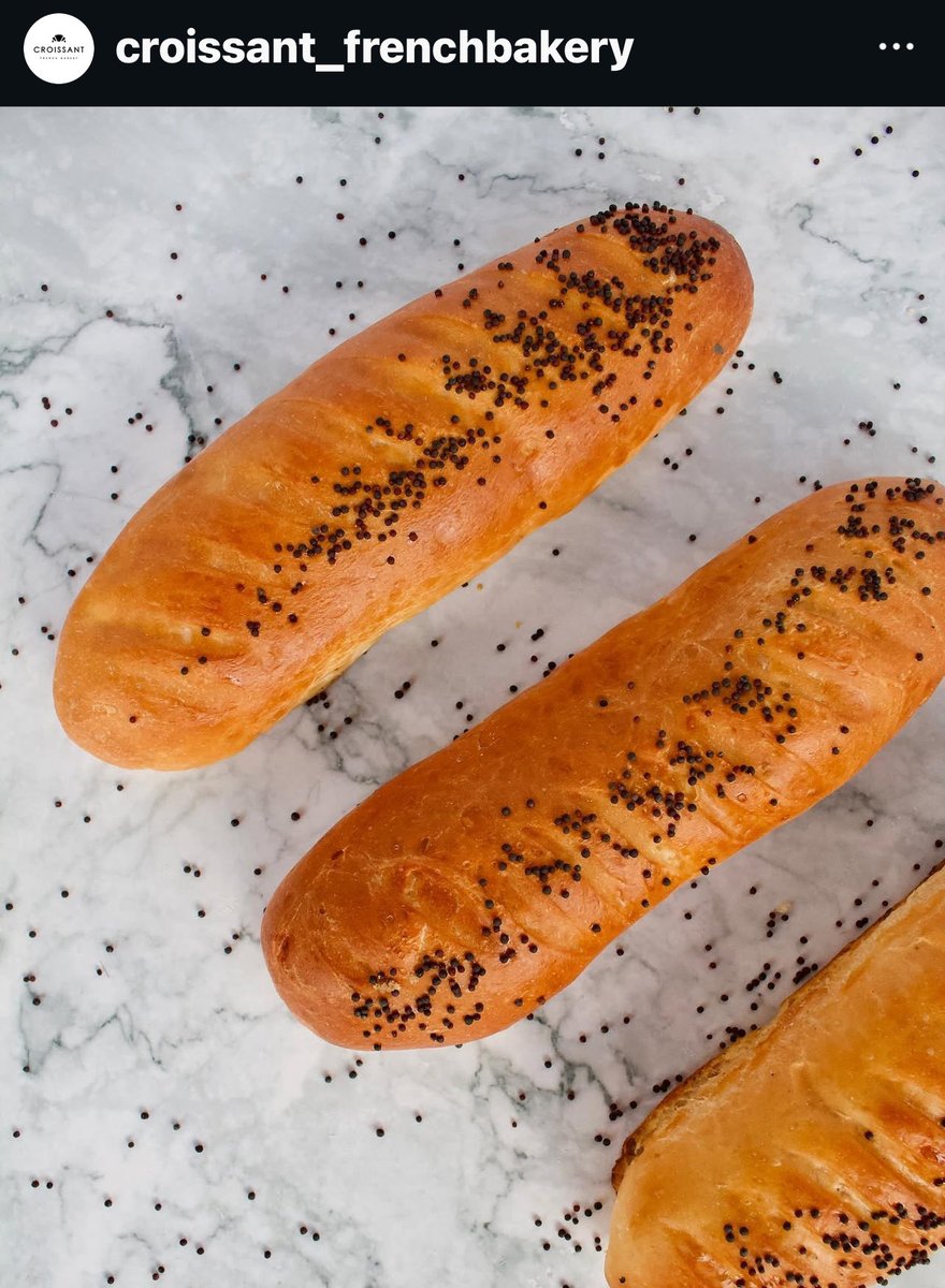 CaacRoots's tweet photo. Para los #DOGOS DEL DOMINGO 16 
Los pepinillos #pickles caseros en preparación. 
Salchichas artesanales elaboradas en la Reforma 
Negocio del Roberto Mantecas. @deliroma su marca. Apoyando lo local, mientras el pan es de Croissant French Bakery (En la Modelo) https://t.co/TPMRXx74rN