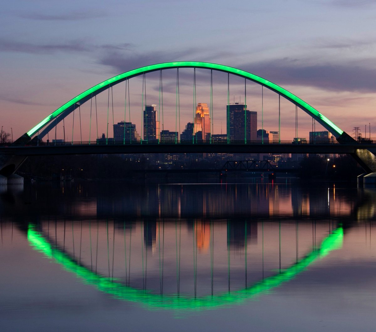 Hennepin's tweet photo. Tonight, the Lowry Bridge shines green for Veterans Day. 💚
Along with @NACoTweets and @NACVSO1, county governments across the country are shining green to let vets know they're seen, appreciated and supported.
Find veteran services: https://t.co/Kh5t6iuFeP #OperationGreenLight https://t.co/sHCtr6GBQg