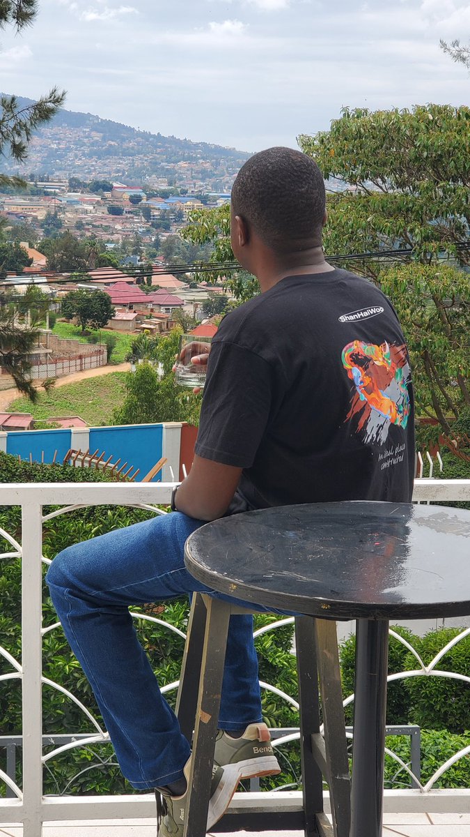 robinsoncodes's tweet image. Always gon’ be a whip that’s better… but you ain’t never gon’ be happy ’til you love yours.’ 
Don’t chase what others have. 
Chase to love your journey.
Because that foundation powers your next breakthrough. 
Good night, builder 👷‍♂️  🌙
#keepgrinding