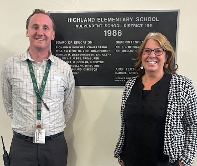 MESPAprincipals's tweet photo. Great visit with Principal Mark Aronson & the Highland Elementary team in Apple Valley! Hard-working staff, awesome students & families, and a school culture that shines. A model PBIS school with strong leadership & positive vibes all around. ๐
#MESPA #LeadershipLaunch https://t.co/JxedTnlyyL