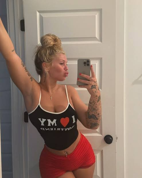 HarleyRose68565's tweet photo. Bored 🥱 https://t.co/vMqKHoMzqG