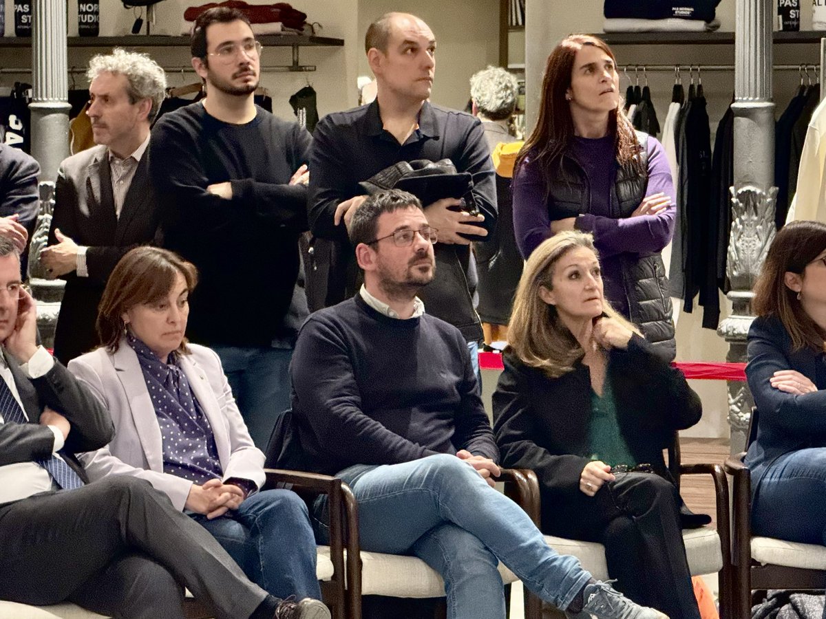 alcaldegi's tweet photo. 📰 Avui he assistit a l’acte de reconeixement als 25 gironins que han marcat el 2025, organitzat pel suplement del @diariARA a les Comarques Gironines

👏 Un homenatge al talent, la creativitat i les històries inspiradores de casa nostra.

🥳 Enhorabona als guardonats! https://t.co/oHbrpgvVoT