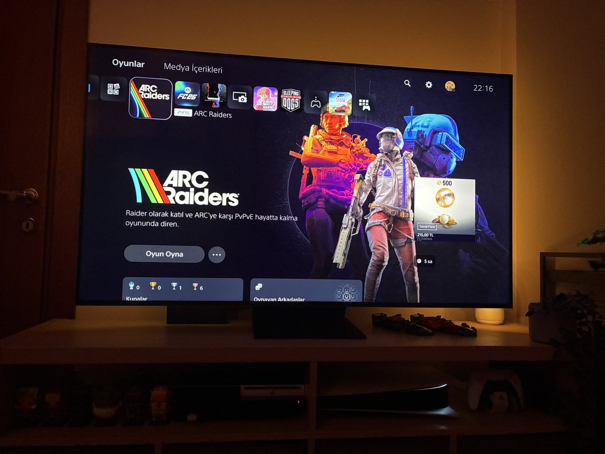 Extraction shooter'lar ile hiç arası olmayan biri olarak (hatta online oyunlarla da) arkadaşlarla girince keyif aldım. Core mekanikleri baya iyi ama illa bir notkada sıkılırmışım gibi hissediyorum ;( Sürekli grind yapma motivasyonunu kendimde bulamıyorum ben bu tarz oyunlarda