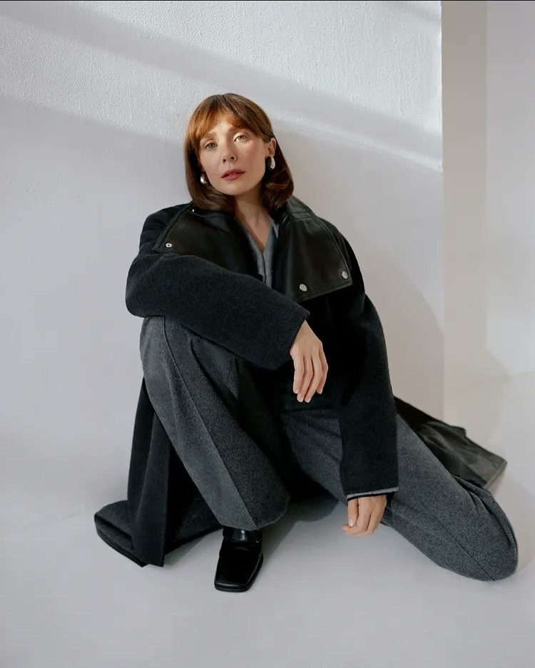 MovieCrazyP's tweet image. Elizabeth Olsen, protagonista de #Eternity en portada y páginas centrales de #InStyle.