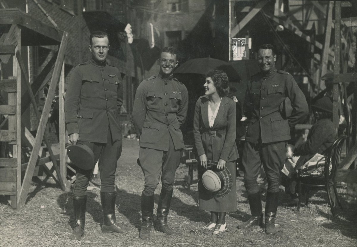 Army Veterans visiting Mary on the set of Little Annie Rooney in 1924.
We thank all of our brave soldiers of the United States Armed Forces for their sacrifices on #veteransday, originally called #Armisticeday, commemorating the end of World War I.
#marypickford