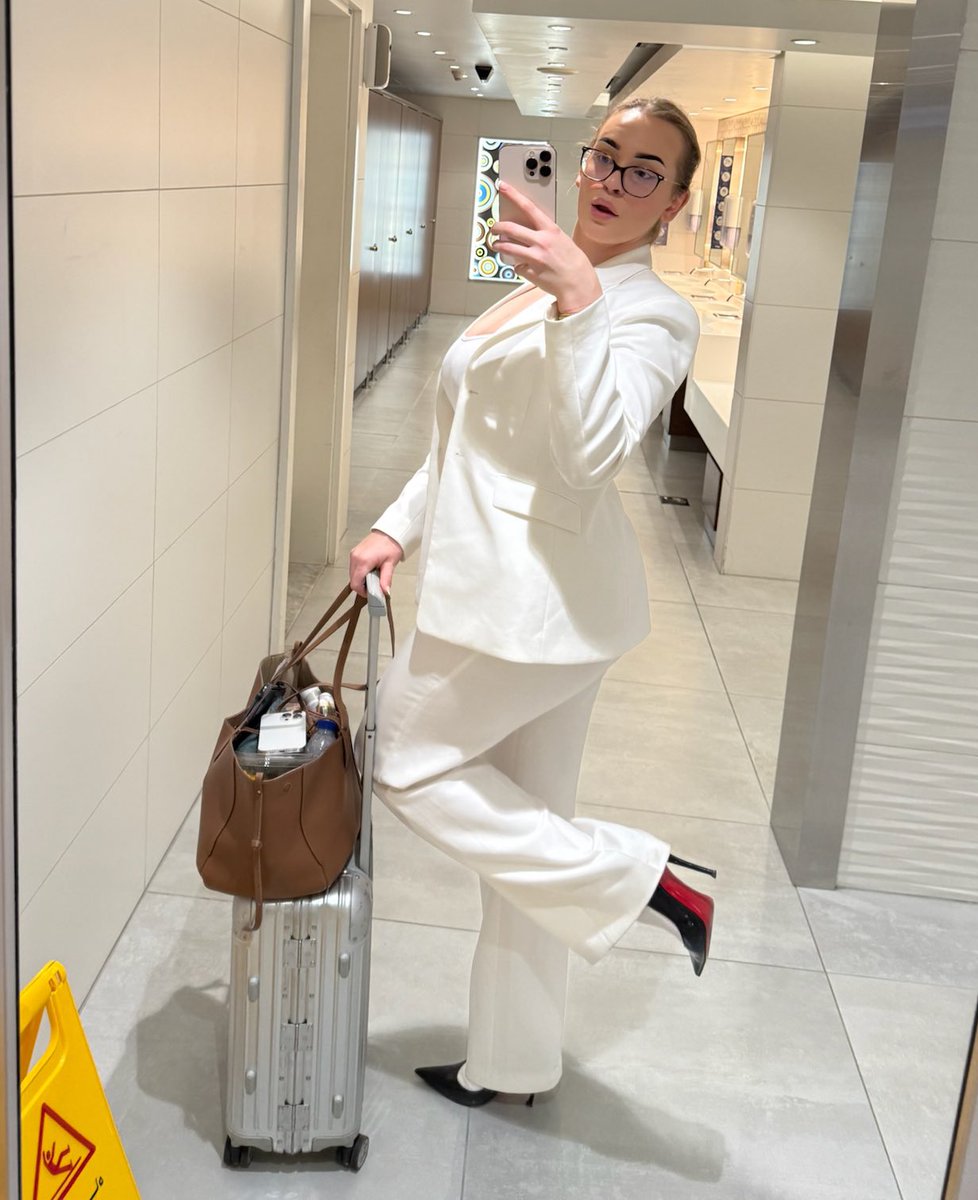 Ema Santi🕊 tweet media