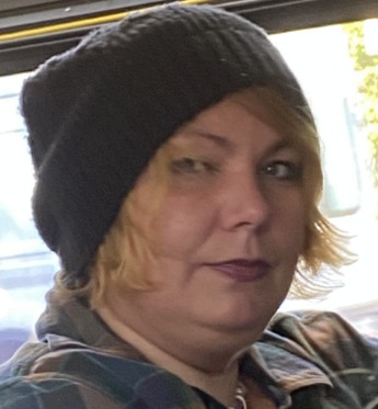 DahliaKurtz's tweet image. WHO IS THIS WOMAN?

She harassed a group of visibly Jewish kids.

She called 12-year-olds &quot;kikеs.&quot; Told them to &quot;go back to the concentration camps.&quot; It happened Sep 16.

No matter where you live, please share so we can learn her identity.

Toronto Police are STILL searching.