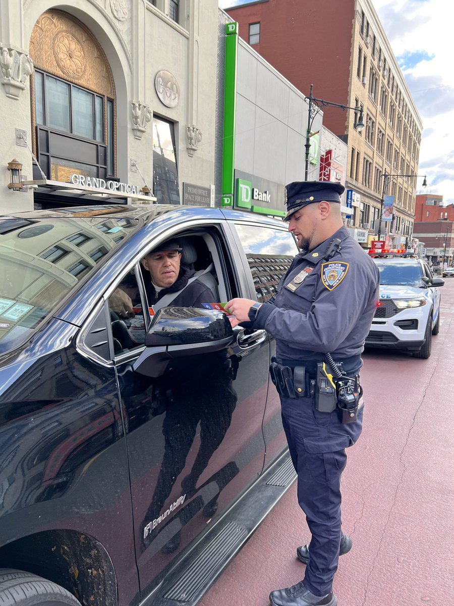 NYPD40Pct's tweet image. Officer Pllaha our traffic Q-Team held a safety outreach at E 149th &amp;amp; 3rd Ave — reminding drivers and pedestrians to use crosswalks, follow traffic laws, and stay aware. Building safer streets with the community. 🚦👮‍♂️🤝 #visionzero