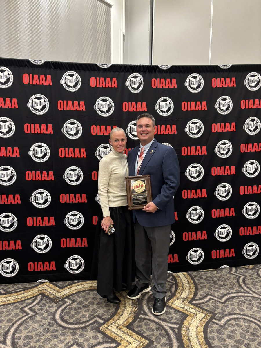UC_SPAD's tweet image. Major CONGRATULATIONS 🎊🎈🎉 to our resident adjunct professor and Indian Hill HS A.D. @bphelps_IH, on being awarded @ohioiaaa Athletic Director of the Year!  A very well deserved recognition &amp;amp; #Kudos on behalf of the faculty and students of the Sport Administration Program !!