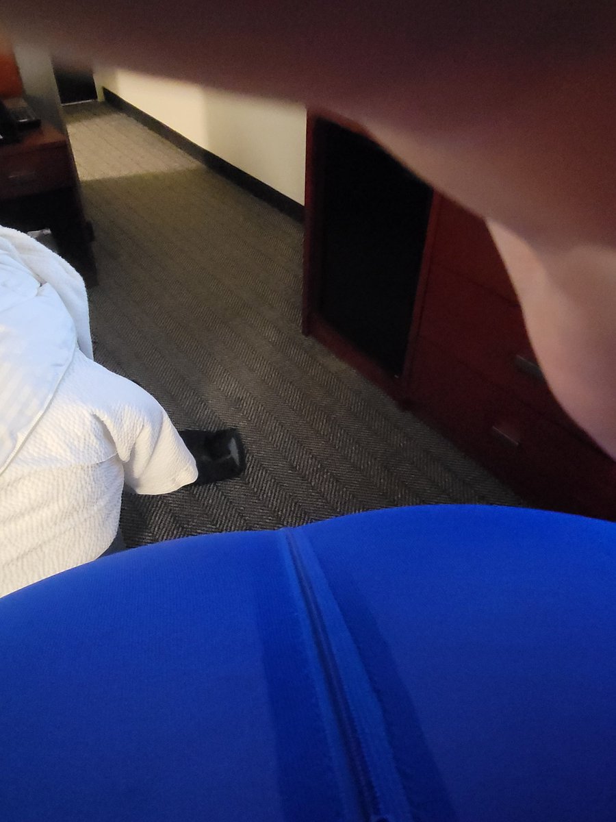 RandomInflator's tweet image. I can't see my feet