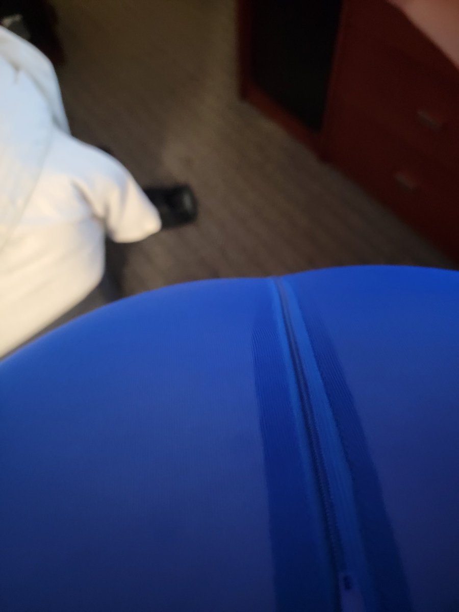 RandomInflator's tweet image. I can't see my feet