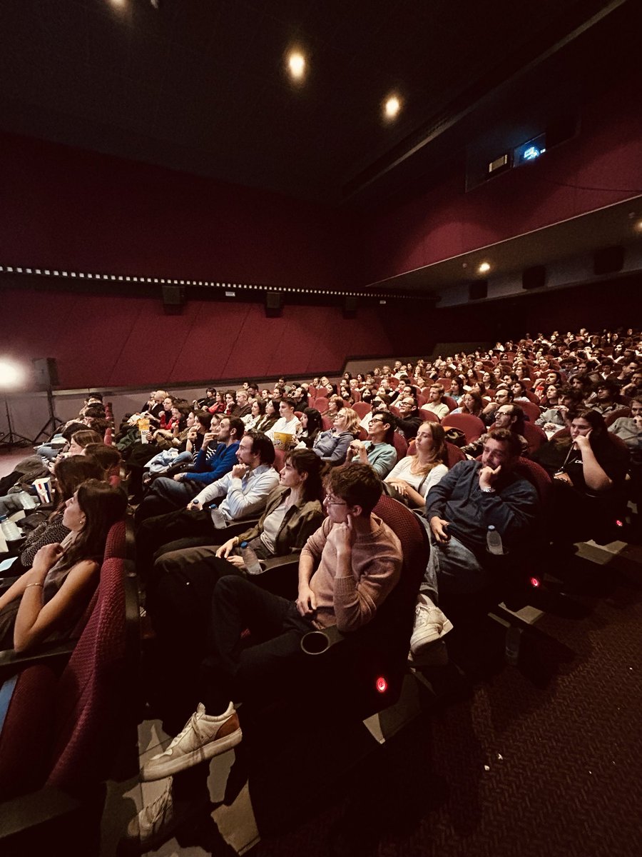 SZSfest's tweet image. Sala plena als @MoobyCinemas Aribau per veure THE PAPER (@SkyShowtime), l’esbojarrat spin-off de la mítica THE OFFICE 🗞️

Presentat per @GuillemFMari ✨