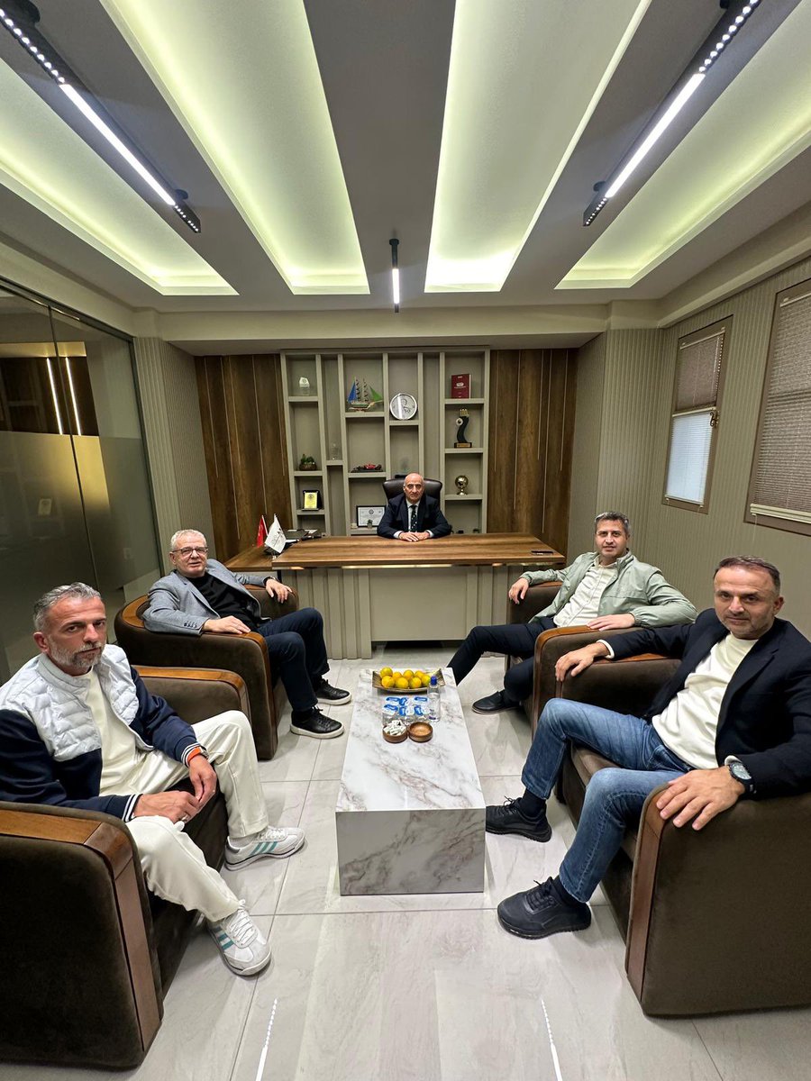 Bugün Sakarya ticaret ve sanayi odası önceki dönem meclis üyesi arkadaşımız Ömer ASLAN,ve şimdi bu dönem meclis üyesi kardeşi Hakan ASLAN arkadaşımıza misafir olduk,
Nazik ev sahipliği için kendilerine çok teşekkür eder,işlerinde başarılar dileriz..
<a href="/omerarslan54/">Ömer Arslan</a> 
<a href="/Arshkn_/">Hakan ARSLAN🇹🇷</a>